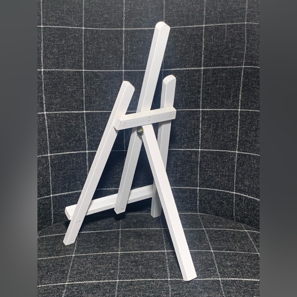 Easel - Picture 2 of 5